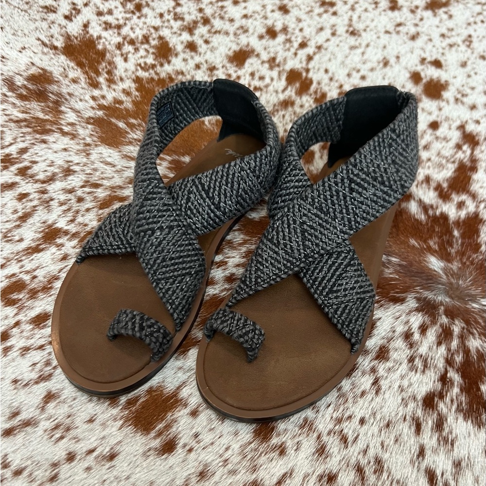 Sanuk Yoga Gemini Black Woven Toe Strap Sandals Flats Women’s Size 7